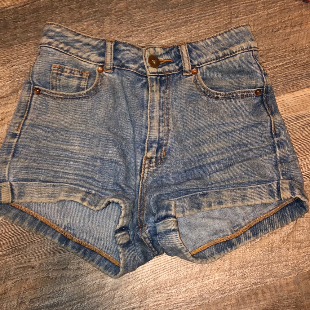 Bullhead Mom Shorts